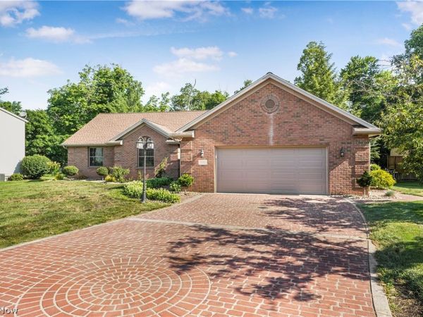 2057 Overcrest Street , Alliance, OH 44601