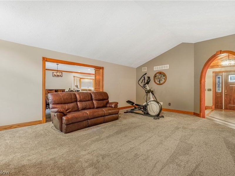2057 Overcrest Street, Alliance, OH 44601 Photo 10