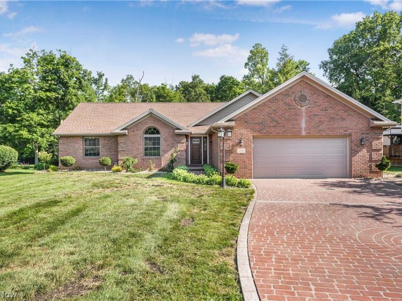 2057 Overcrest Street, Alliance, OH 44601 Photo 2
