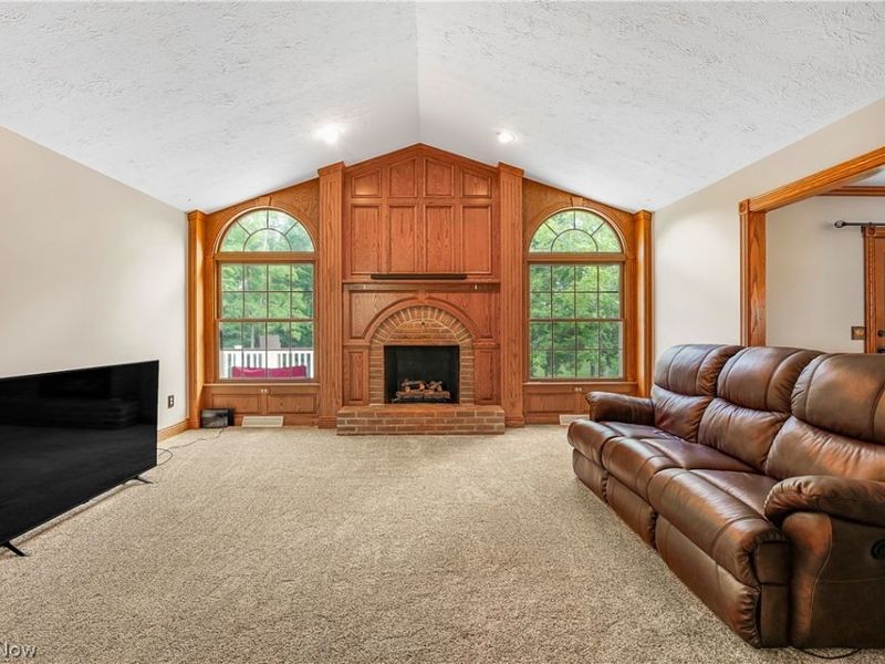 2057 Overcrest Street, Alliance, OH 44601 Photo 9