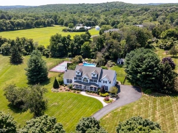 5 Sun Valley Way, Washington, NJ 07853