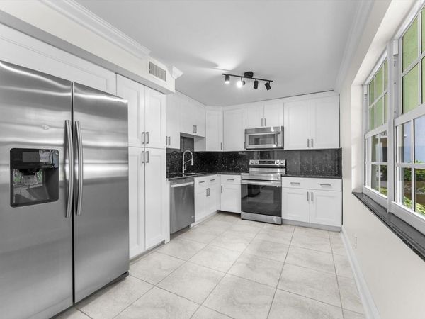 4240 OAKS Terrace, Unit 103, Pompano Beach, FL 33069