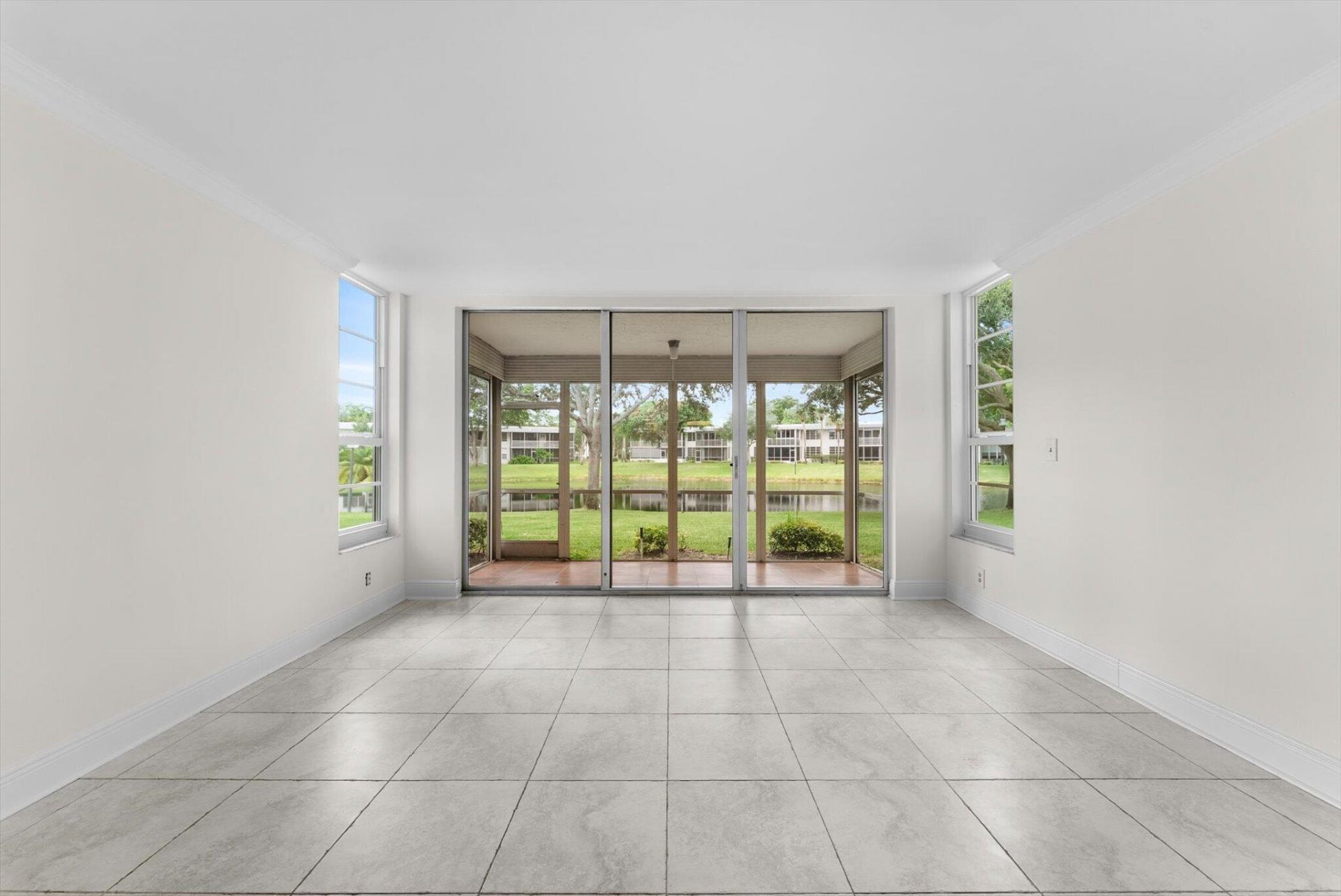 4240 Oaks Terrace, Unit 103, Pompano Beach, FL 33069 Photo