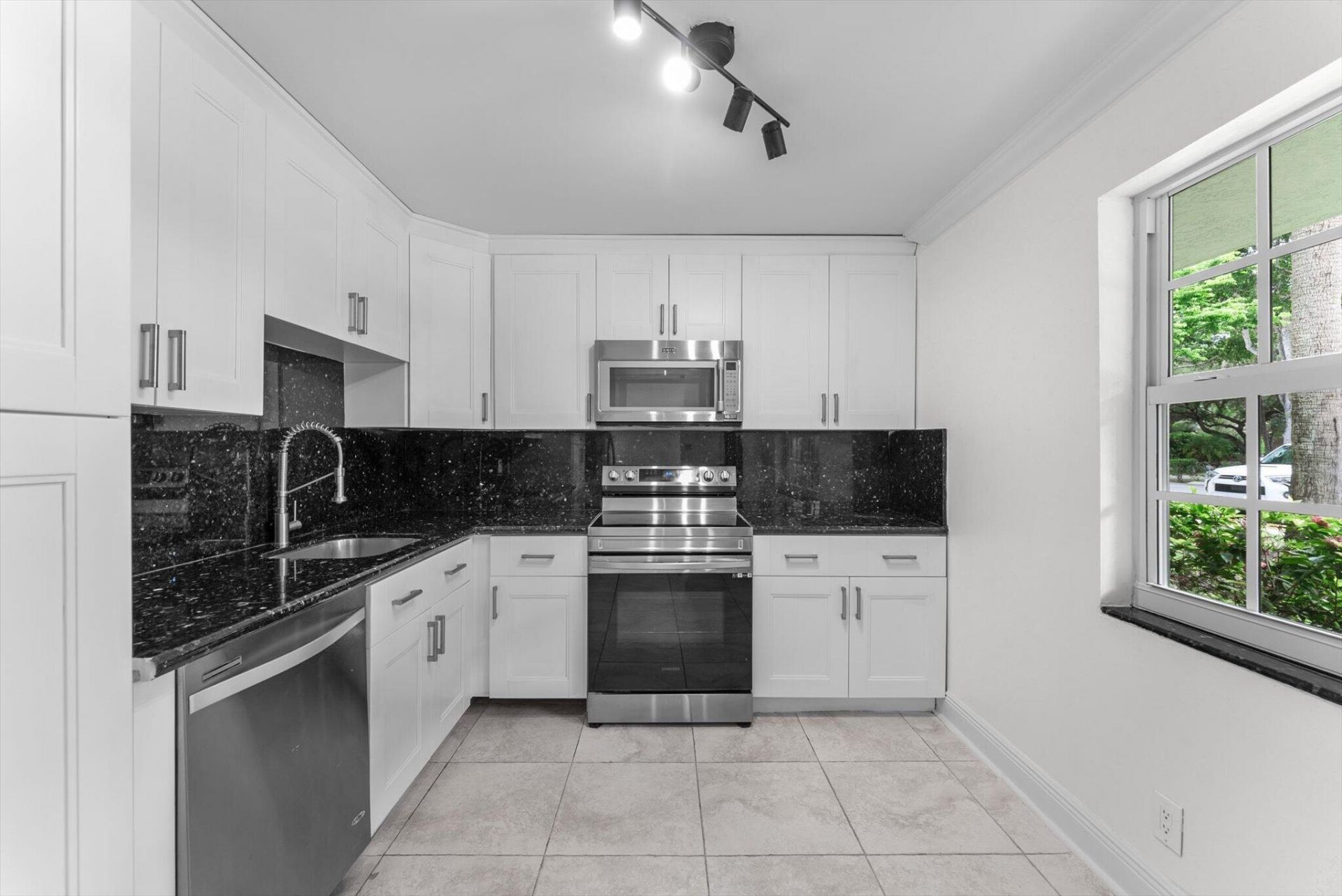 4240 Oaks Terrace, Unit 103, Pompano Beach, FL 33069 Photo