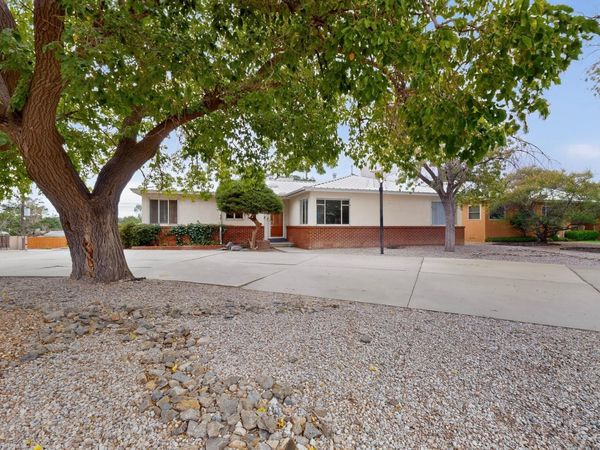 1401 Dartmouth Drive NE, Albuquerque, NM 87106