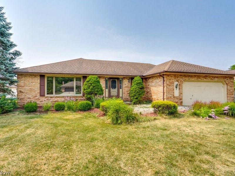 9761 Applewood Drive, North Royalton, OH 44133 Photo 2