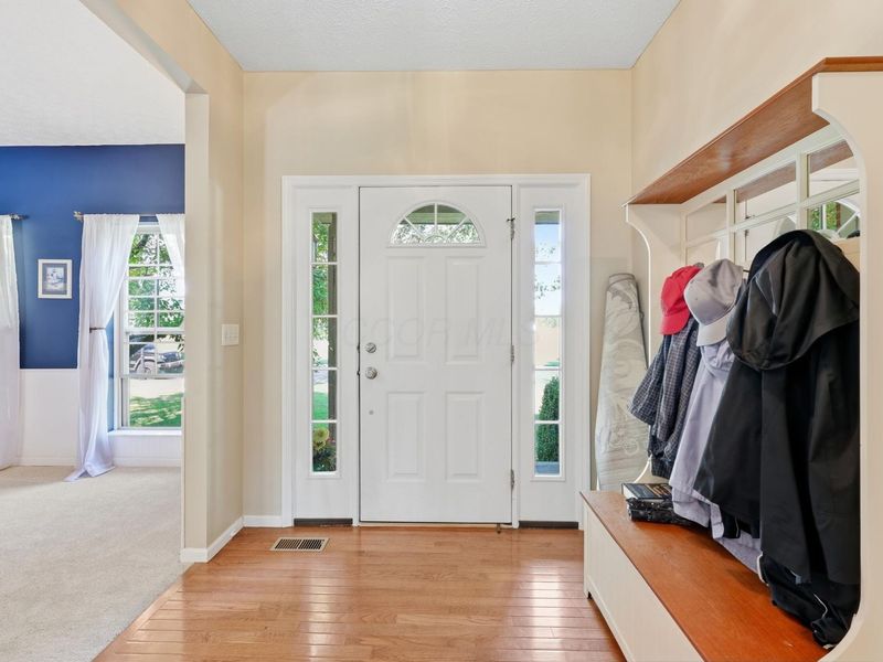 3193 Walkerview Drive , Hilliard, OH 43026 Photo 5