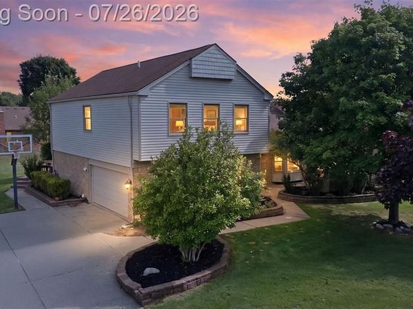 34678 Pembroke Avenue, Livonia, MI 48152
