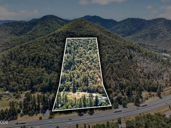 12071 Old Stage Road, Gold Hill, OR 97525