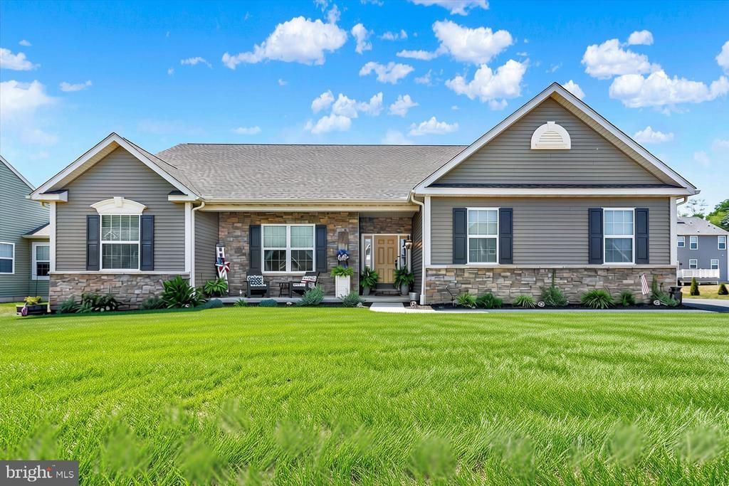 113 SIANNA CIRCLE, WERNERSVILLE, PA 19565