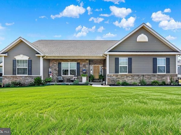 113 SIANNA CIRCLE, WERNERSVILLE, PA 19565