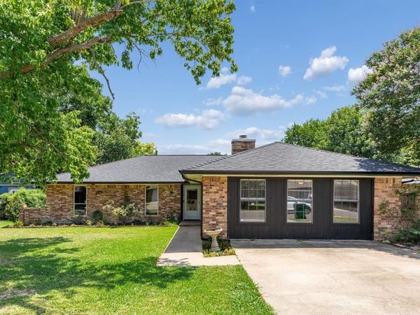 110 Bryn Mawr Lane , Waxahachie, TX 75165