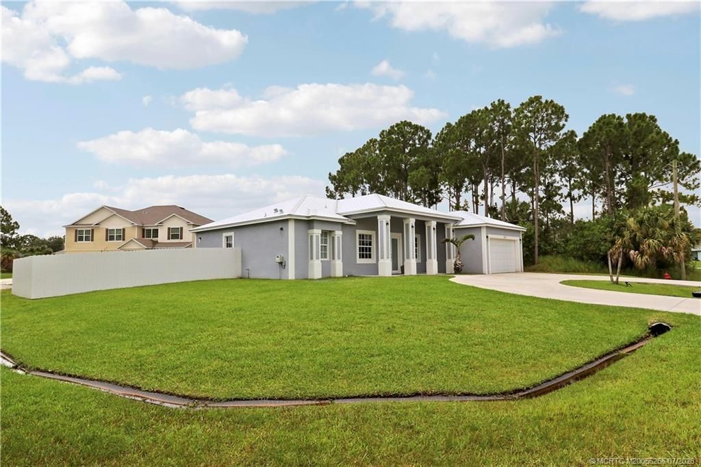 6216 NW West Deville Circle, Port Saint Lucie, FL 34986 Photo
