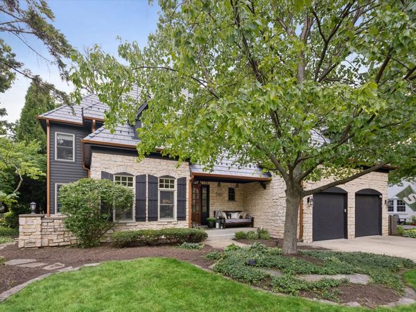 678 Oak Street , Glen Ellyn, IL 60137