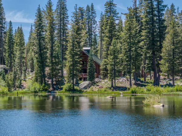1 Magonigal Rd, Soda Springs, CA 95728