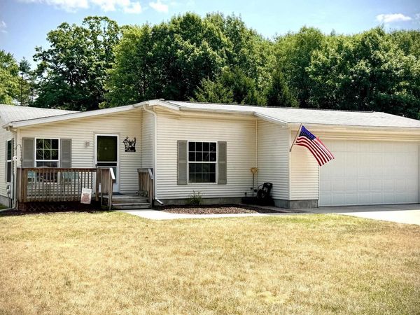 1022 Duquesa Drive, Lake Isabella, MI 48893