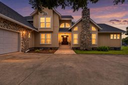 1120 Waters Edge Drive photo 4