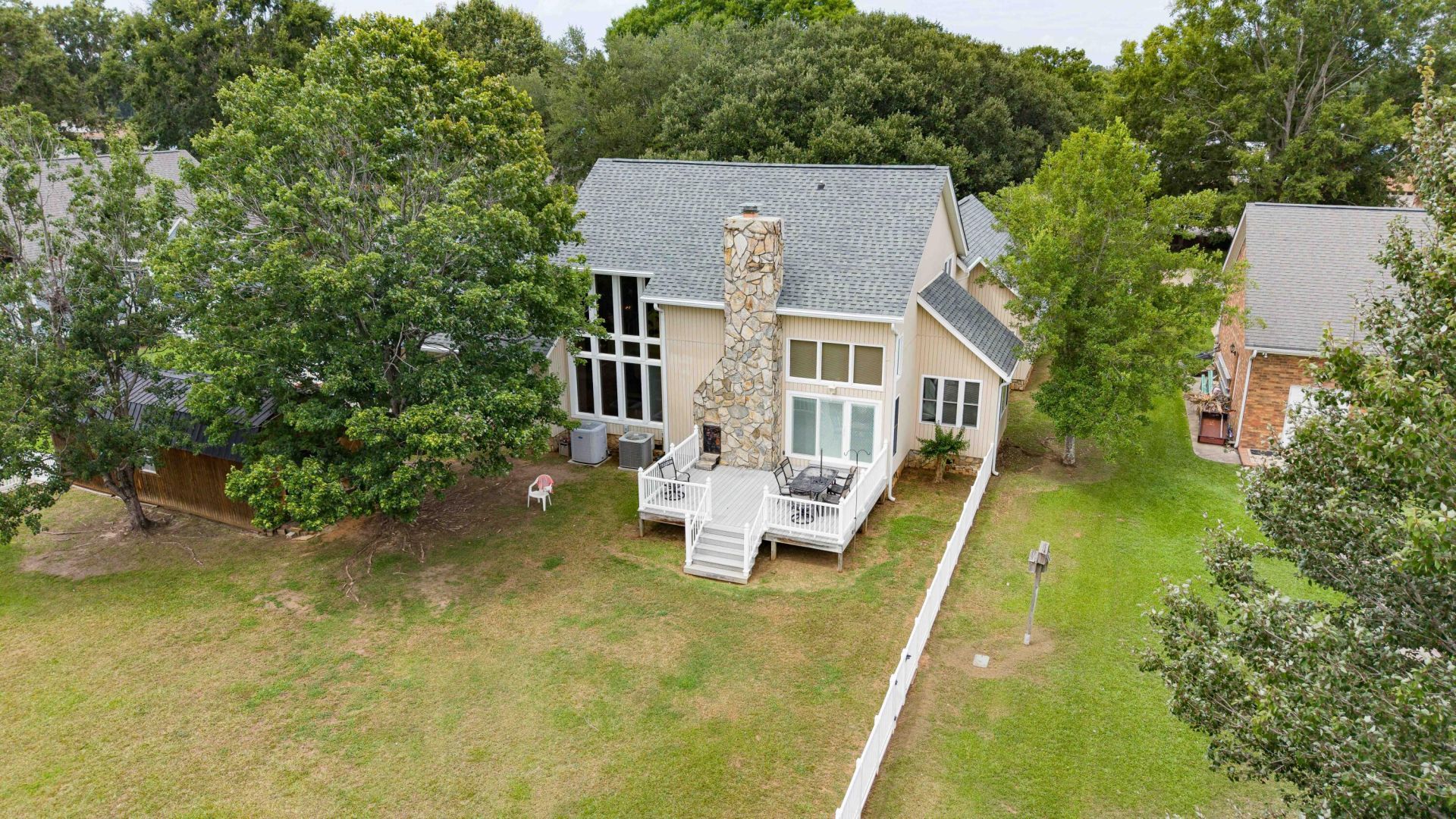 1120 Waters Edge Drive Photo 4