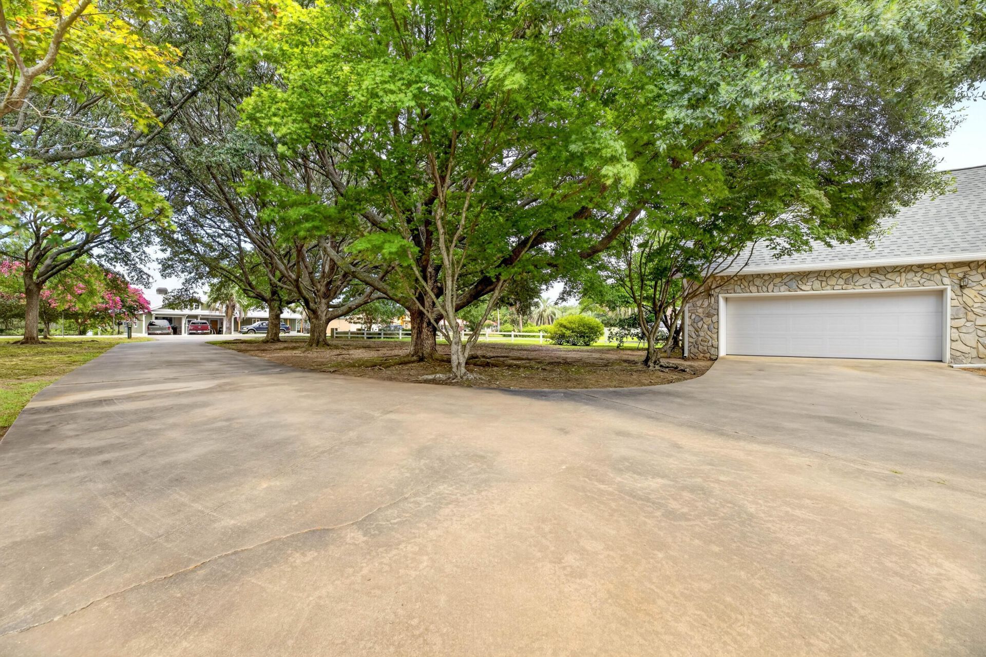 1120 Waters Edge Drive Photo 8