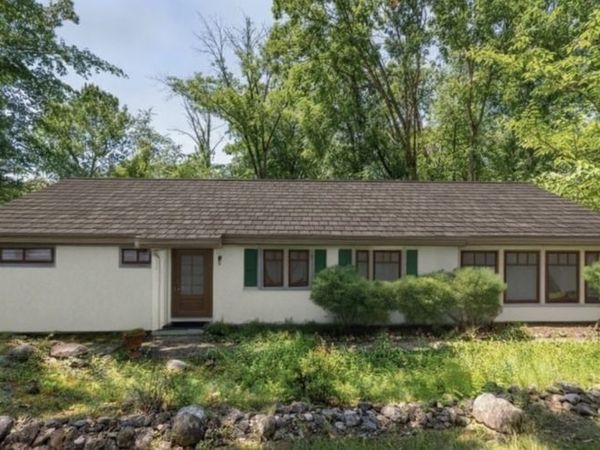 53 Old Wood Rd, Morris Plains, NJ 07950