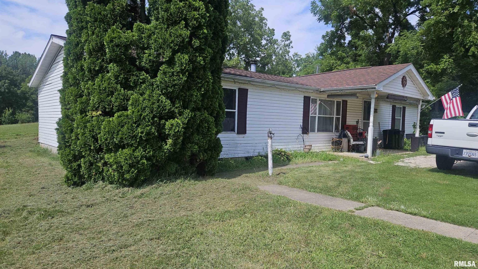895 W Maple Street, Canton, IL 61520 Main Photo