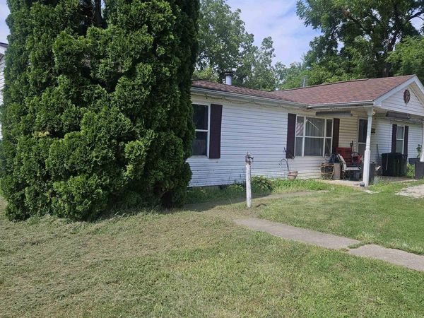 895 W MAPLE Street, Canton, IL 61520