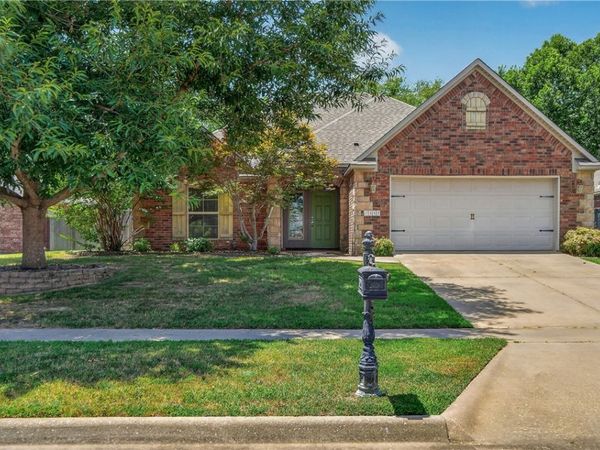 2555 N Trafalger Drive , Fayetteville, AR 72704
