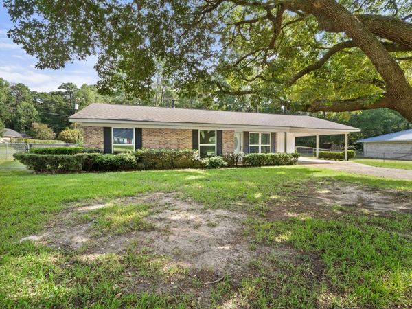 179 Country Club Cir , Leesville, LA 71446