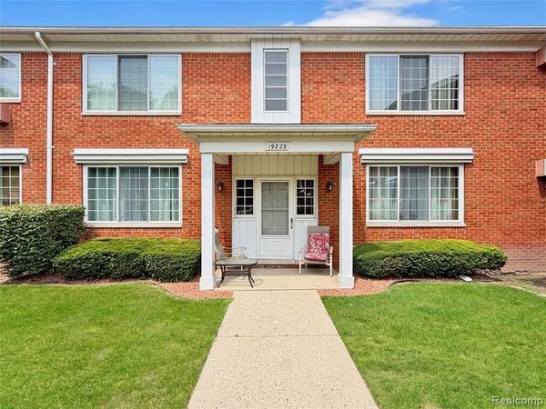19829 Arthur Avenue, Harper Woods, MI 48225