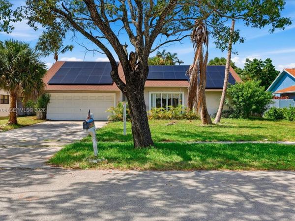 1419 Hummingbird Dr, Delray Beach, FL 33444