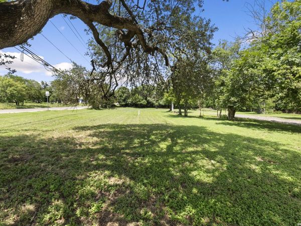1410 N Bishop, San Marcos, TX 78666