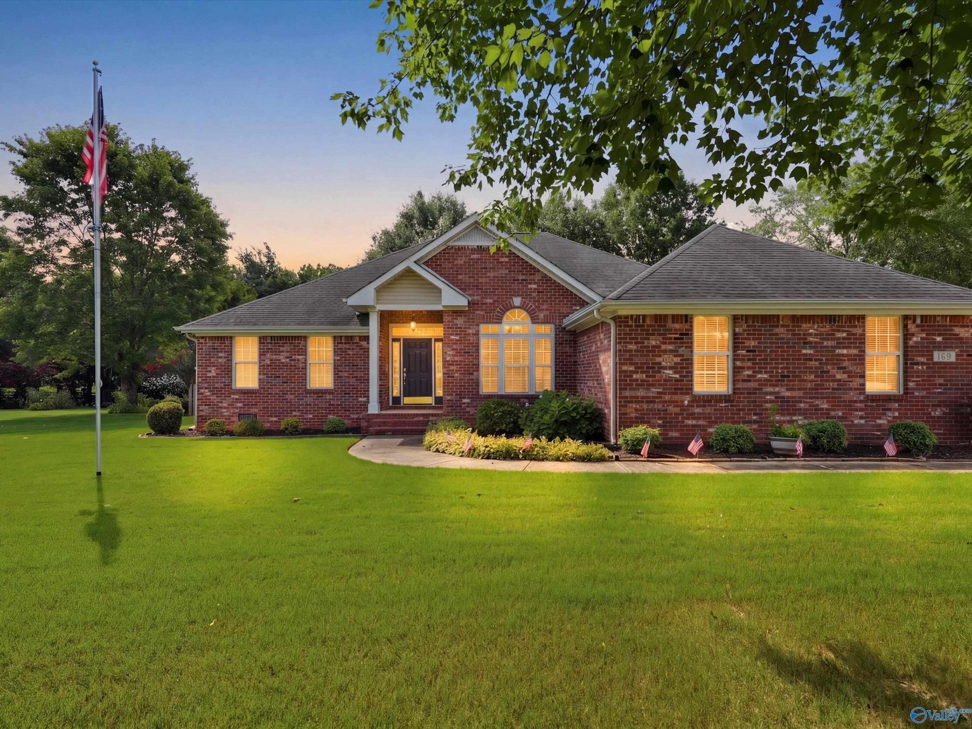 128 River Downs Drive, Huntsville, AL 35811 Main Photo
