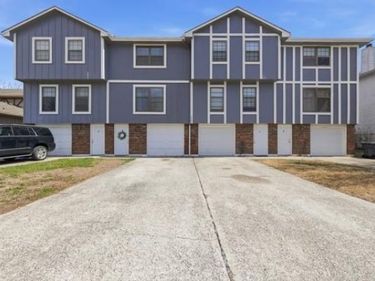 2000 SW 9th Street, Blue Springs, MO 64015