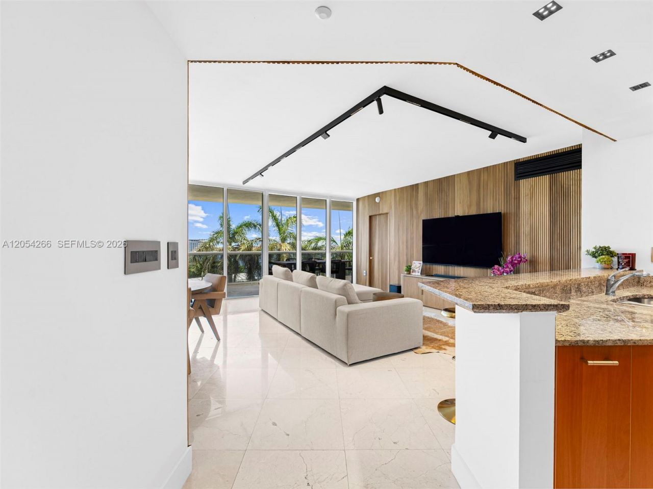 400 Alton Rd , Unit 808, Miami Beach, FL 33139 Photo