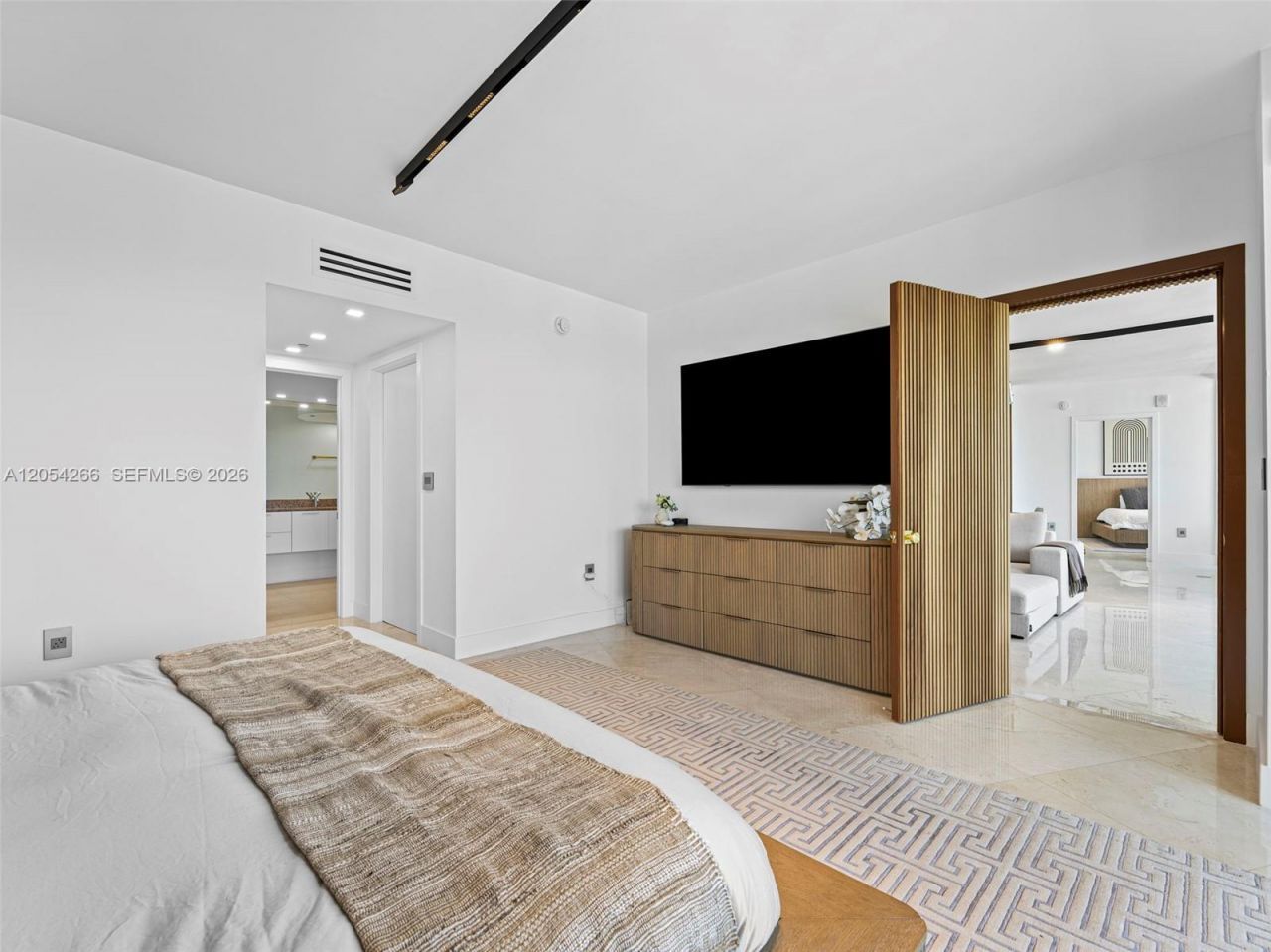 400 Alton Rd , Unit 808, Miami Beach, FL 33139 Photo