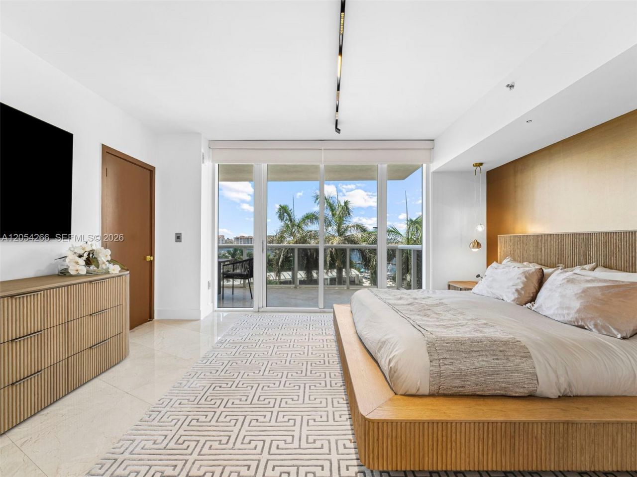 400 Alton Rd , Unit 808, Miami Beach, FL 33139 Photo