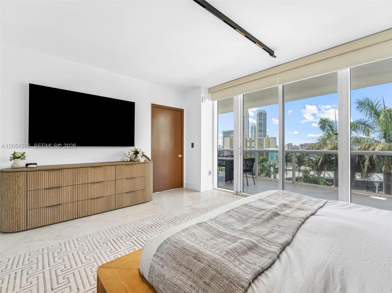 400 Alton Rd , Unit 808, Miami Beach, FL 33139 Photo