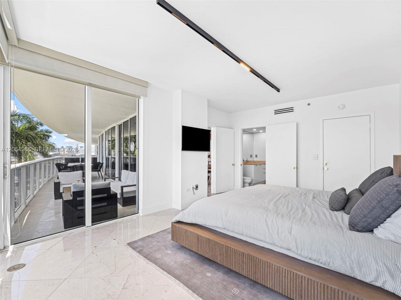 400 Alton Rd , Unit 808, Miami Beach, FL 33139 Photo