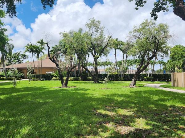 10985 SW 107th St, Unit 304, Miami, FL 33176