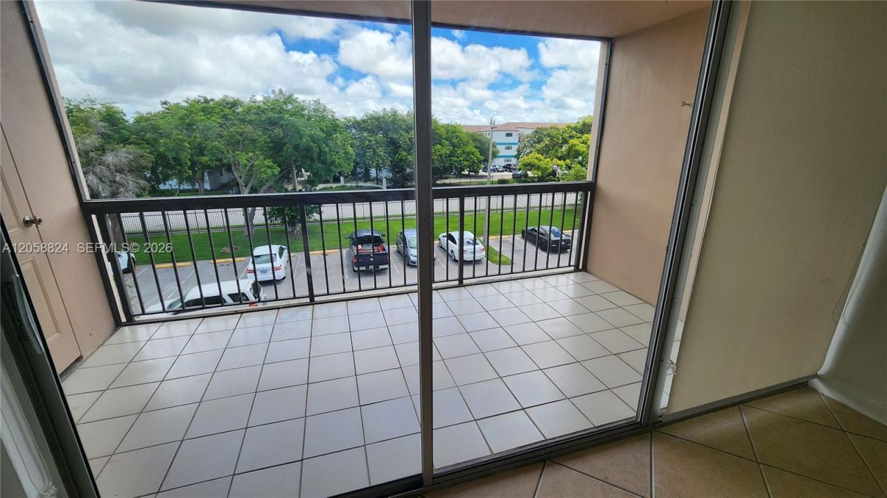 10985 SW 107th St, Unit 304, Miami, FL 33176 Photo