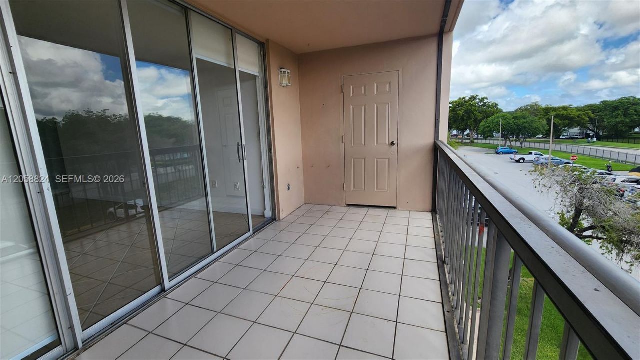 10985 SW 107th St, Unit 304, Miami, FL 33176 Photo