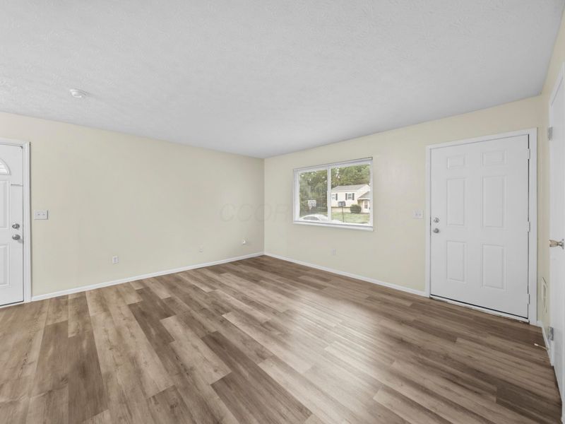 5407 Centner Lane, Columbus, OH 43232 Photo 9