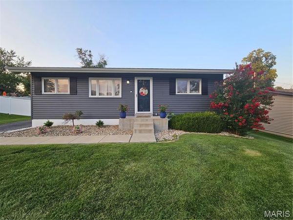 539 Golden Valley Drive, Unincorporated, MO 63129