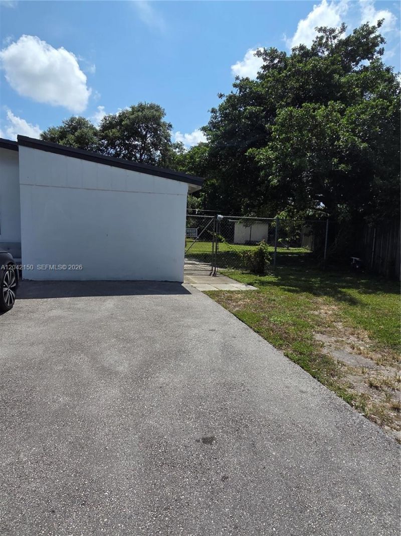 16 Allen Rd , Unit EFFICIENCY, West Park, FL 33023 Photo