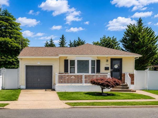 241 Houston Street , Lindenhurst, NY 11757