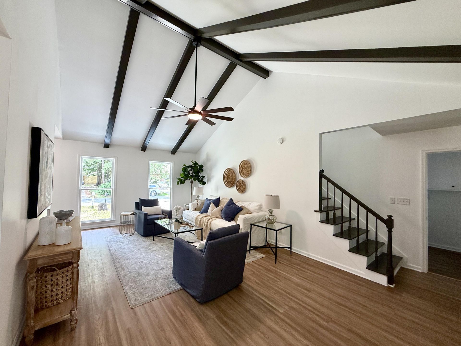 2526 Longbranch Drive Photo 4
