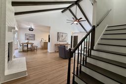 2526 Longbranch Drive photo 4