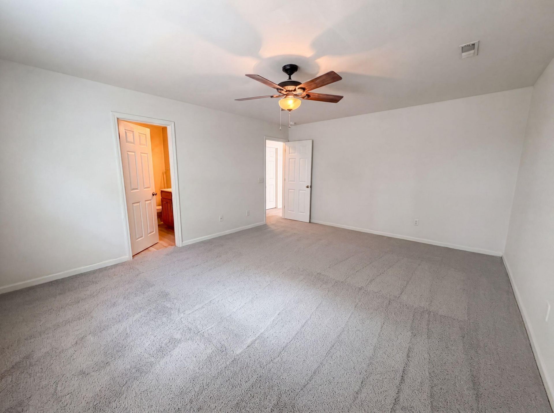 252 Cameron Street Photo 12