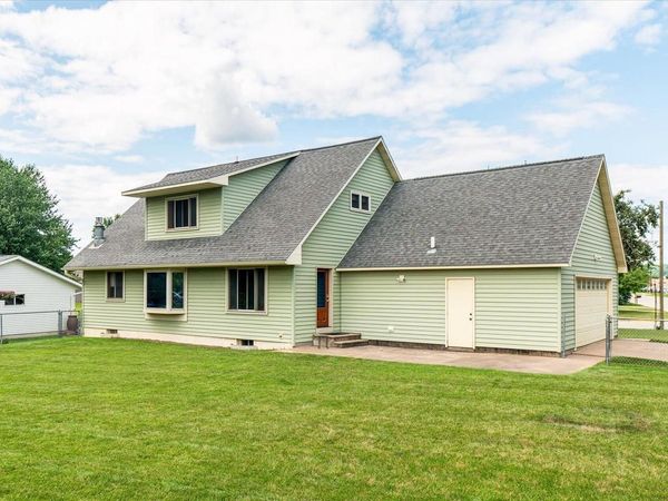1430 Willow STREET, La Crescent, MN 55947