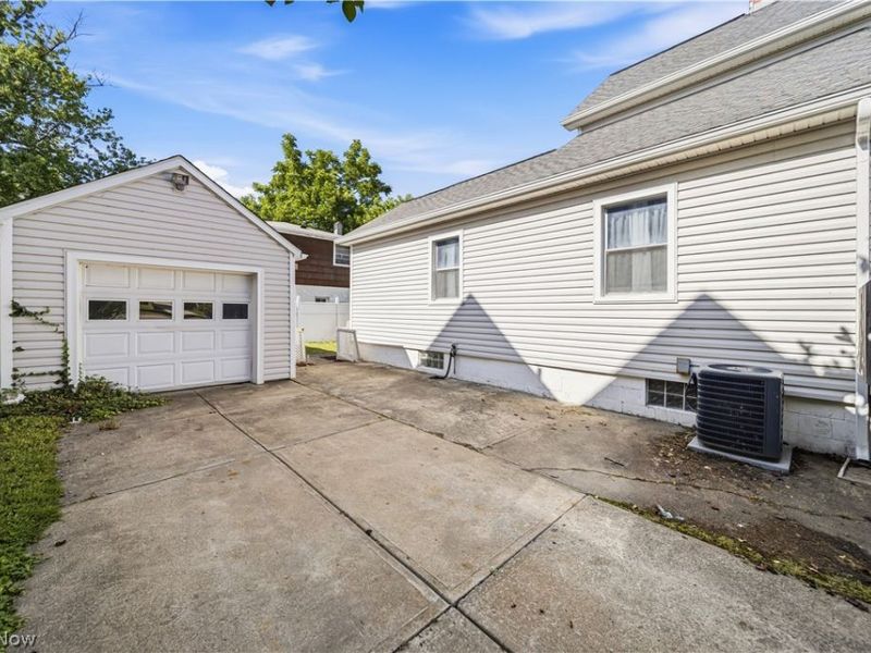 216 2nd Street, Fairport Harbor, OH 44077 Photo 3